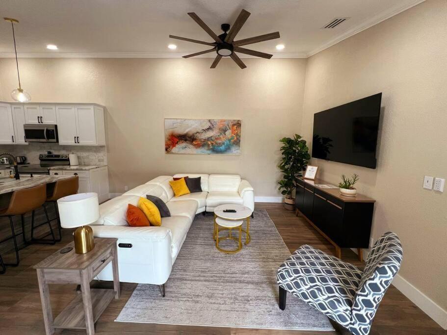 Alluring Luxury Oasis, Modern Comfort & Relaxation Wellington Exterior foto