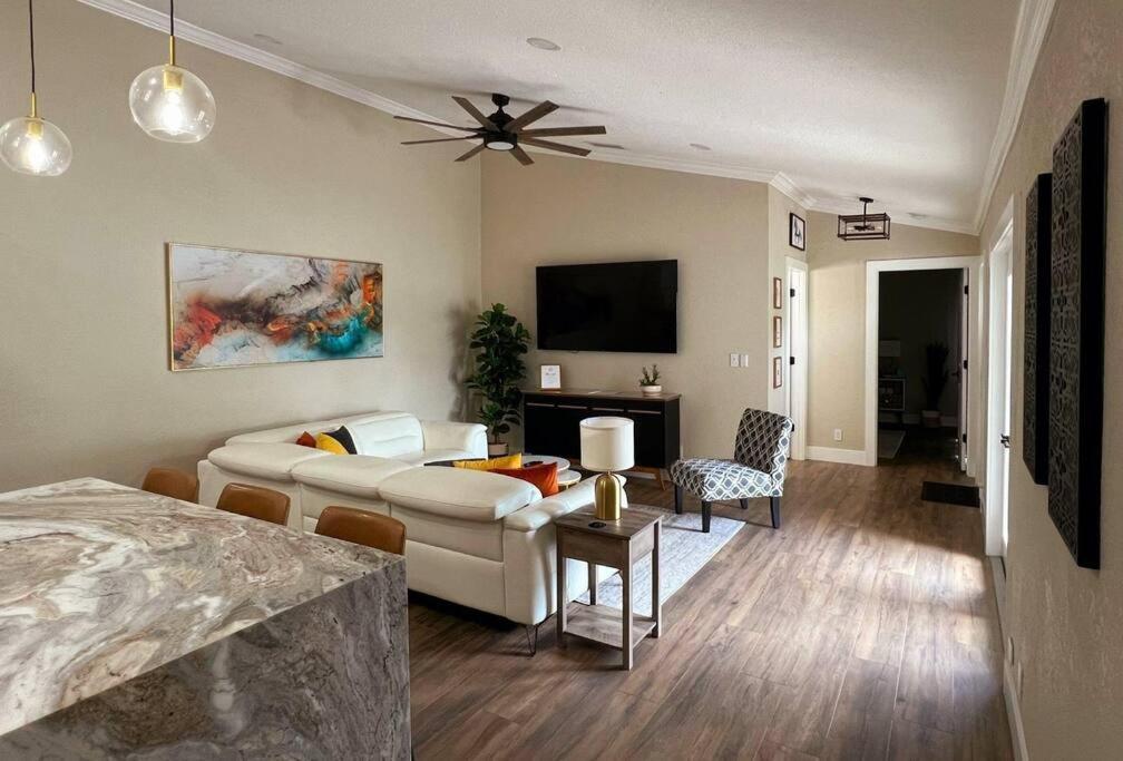 Alluring Luxury Oasis, Modern Comfort & Relaxation Wellington Exterior foto